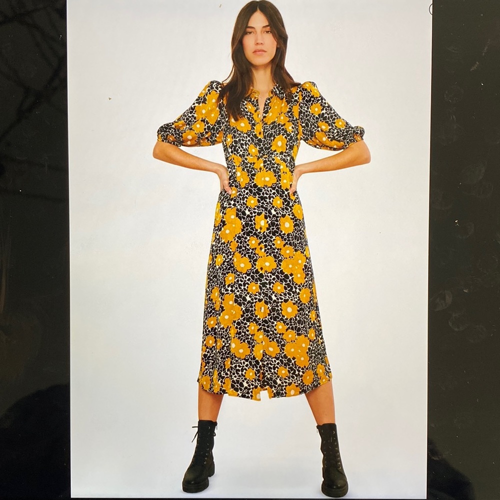 Eye catching midi shirtdress with puff sleeves and cinched waist